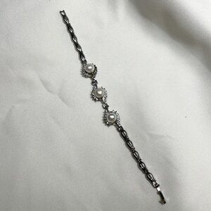 Vintage Silver bracelet with pearl and white stone it’s 2014 old items No #289